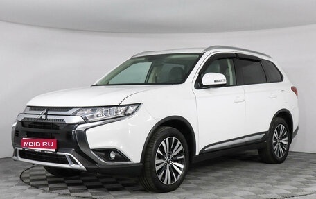 Mitsubishi Outlander III рестайлинг 3, 2019 год, 2 699 000 рублей, 1 фотография