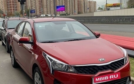 KIA Rio IV, 2021 год, 1 800 000 рублей, 1 фотография