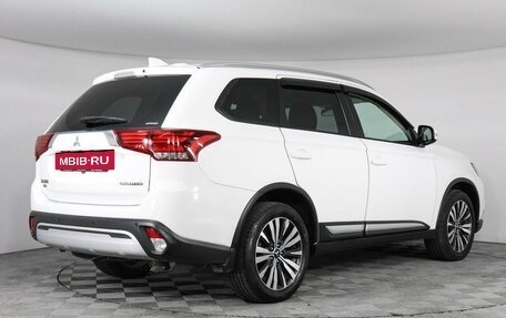 Mitsubishi Outlander III рестайлинг 3, 2019 год, 2 699 000 рублей, 5 фотография