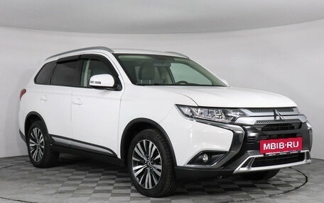 Mitsubishi Outlander III рестайлинг 3, 2019 год, 2 699 000 рублей, 3 фотография