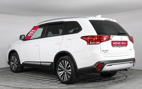 Mitsubishi Outlander III рестайлинг 3, 2019 год, 2 699 000 рублей, 7 фотография