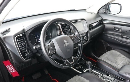 Mitsubishi Outlander III рестайлинг 3, 2019 год, 2 699 000 рублей, 9 фотография