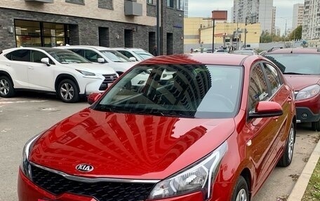 KIA Rio IV, 2021 год, 1 800 000 рублей, 2 фотография