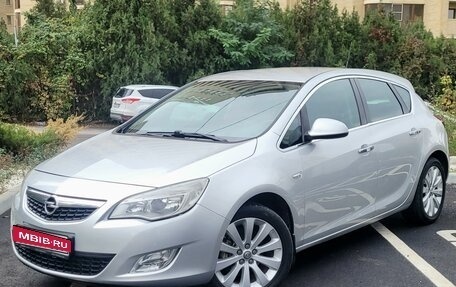 Opel Astra J, 2011 год, 850 000 рублей, 1 фотография