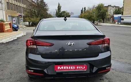 Hyundai Elantra VI рестайлинг, 2019 год, 1 800 000 рублей, 4 фотография