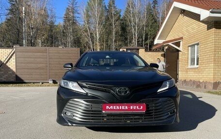 Toyota Camry, 2019 год, 2 500 000 рублей, 1 фотография