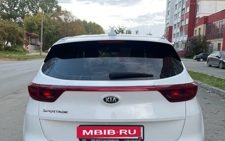 KIA Sportage IV рестайлинг, 2020 год, 2 300 000 рублей, 4 фотография