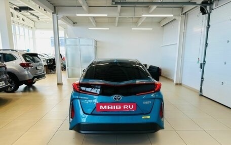 Toyota Prius IV XW50, 2017 год, 2 599 000 рублей, 5 фотография