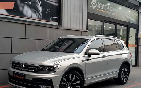 Volkswagen Tiguan II, 2020 год, 2 700 000 рублей, 1 фотография