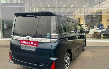 Toyota Voxy III, 2019 год, 2 519 000 рублей, 4 фотография