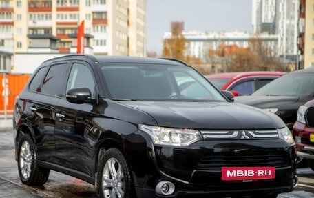 Mitsubishi Outlander III рестайлинг 3, 2013 год, 1 720 000 рублей, 4 фотография