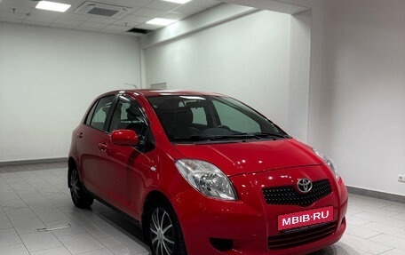 Toyota Yaris III рестайлинг, 2007 год, 614 000 рублей, 3 фотография