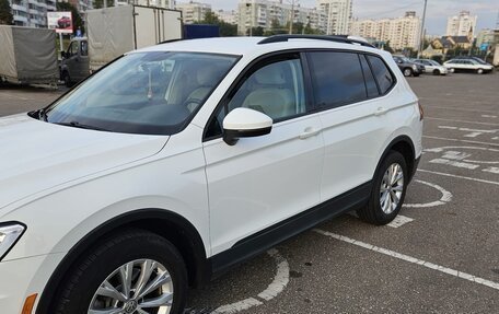 Volkswagen Tiguan II, 2019 год, 2 690 000 рублей, 2 фотография