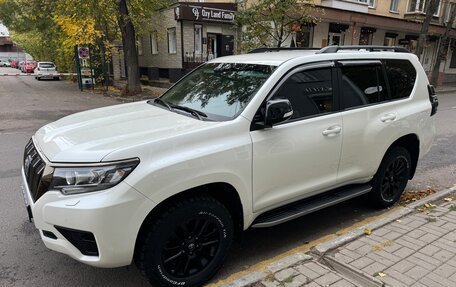 Toyota Land Cruiser Prado 150 рестайлинг 2, 2021 год, 7 150 000 рублей, 5 фотография