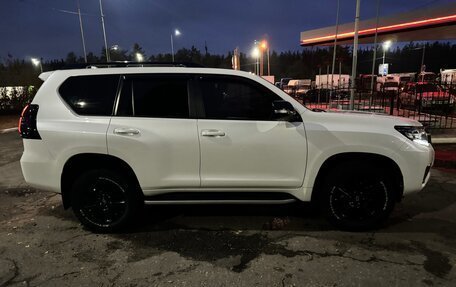 Toyota Land Cruiser Prado 150 рестайлинг 2, 2021 год, 7 150 000 рублей, 15 фотография