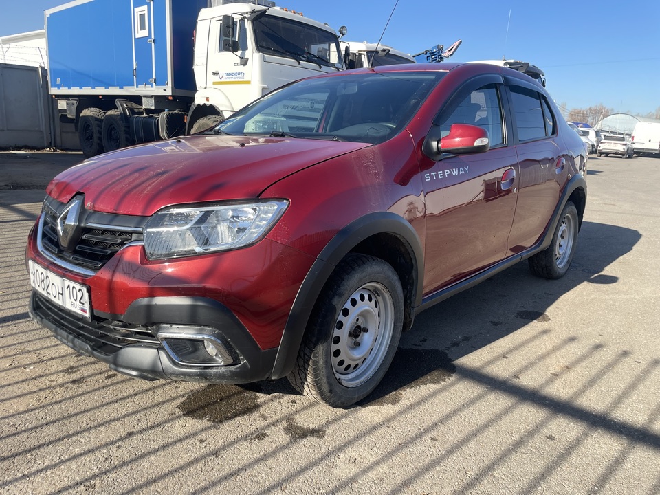 Renault Logan II рестайлинг, 2018 год, 850 000 рублей, 3 фотография