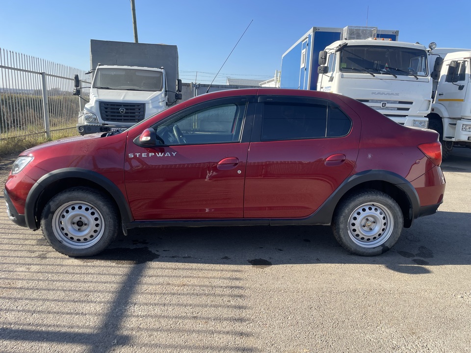 Renault Logan II рестайлинг, 2018 год, 850 000 рублей, 4 фотография