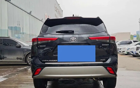 Toyota Highlander, 2022 год, 4 000 000 рублей, 3 фотография