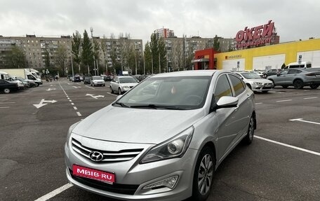 Hyundai Solaris II рестайлинг, 2015 год, 970 000 рублей, 1 фотография