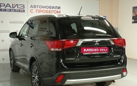 Mitsubishi Outlander III рестайлинг 3, 2016 год, 1 799 000 рублей, 6 фотография