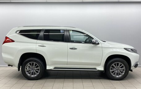 Mitsubishi Pajero Sport III рестайлинг, 2017 год, 3 190 000 рублей, 5 фотография