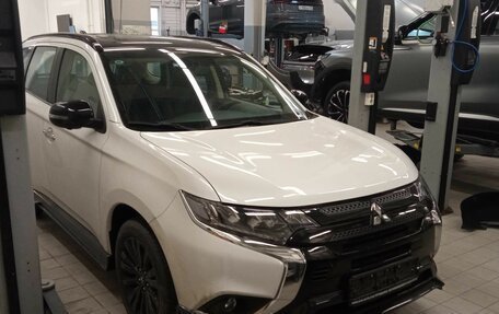 Mitsubishi Outlander III рестайлинг 3, 2022 год, 4 069 000 рублей, 1 фотография