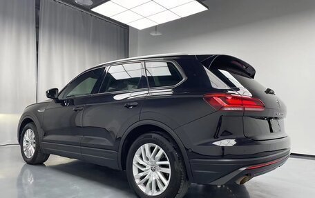 Volkswagen Touareg III, 2020 год, 4 800 000 рублей, 6 фотография