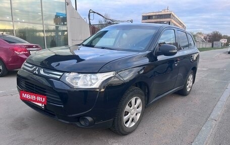 Mitsubishi Outlander III рестайлинг 3, 2012 год, 1 230 000 рублей, 4 фотография