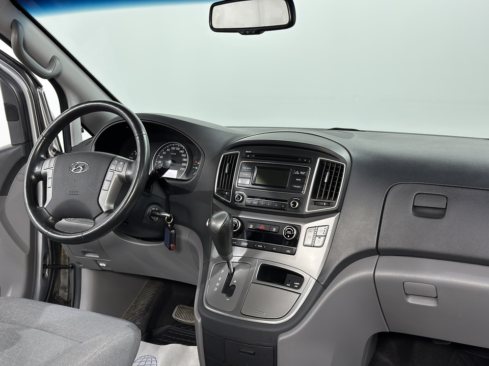 Hyundai H-1 II рестайлинг 2, 2021 год, 3 699 000 рублей, 12 фотография