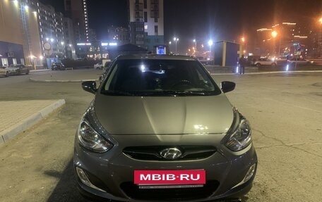 Hyundai Solaris II рестайлинг, 2013 год, 1 000 000 рублей, 2 фотография