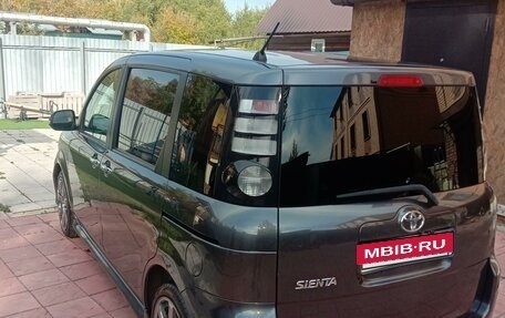 Toyota Sienta I, 2010 год, 880 000 рублей, 2 фотография