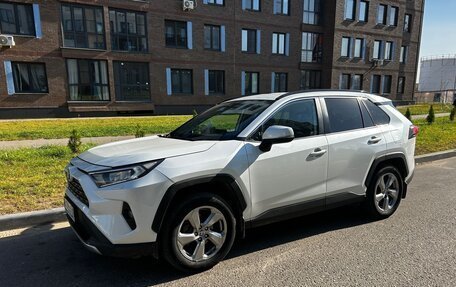 Toyota RAV4, 2021 год, 3 700 000 рублей, 4 фотография