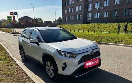 Toyota RAV4, 2021 год, 3 700 000 рублей, 3 фотография