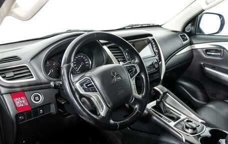 Mitsubishi Pajero Sport III рестайлинг, 2018 год, 3 298 000 рублей, 11 фотография