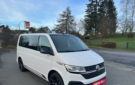 Volkswagen Caravelle T6 рестайлинг, 2023 год, 8 490 000 рублей, 1 фотография