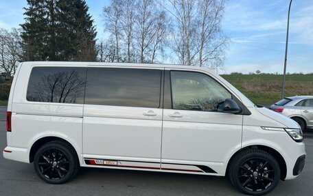 Volkswagen Caravelle T6 рестайлинг, 2023 год, 8 490 000 рублей, 3 фотография