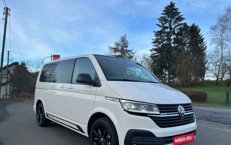 Volkswagen Caravelle T6 рестайлинг, 2023 год, 8 490 000 рублей, 2 фотография