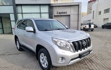 Toyota Land Cruiser Prado 150 рестайлинг 2, 2016 год, 4 200 000 рублей, 3 фотография