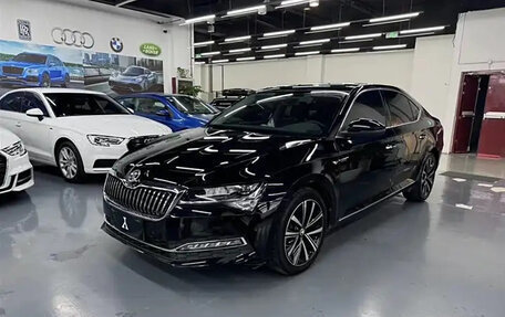 Skoda Superb III рестайлинг, 2021 год, 2 550 000 рублей, 1 фотография