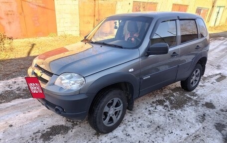 Chevrolet Niva I рестайлинг, 2018 год, 870 000 рублей, 3 фотография