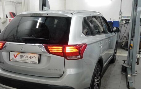 Mitsubishi Outlander III рестайлинг 3, 2018 год, 2 237 000 рублей, 3 фотография