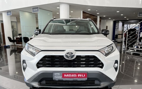 Toyota RAV4, 2020 год, 3 627 000 рублей, 2 фотография