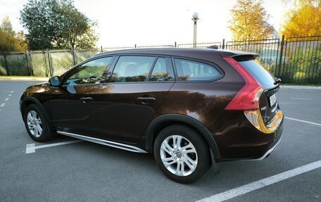 Volvo V60 Cross Country II, 2018 год, 2 150 000 рублей, 2 фотография