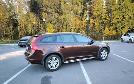 Volvo V60 Cross Country II, 2018 год, 2 150 000 рублей, 6 фотография