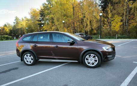 Volvo V60 Cross Country II, 2018 год, 2 150 000 рублей, 7 фотография