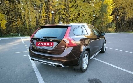 Volvo V60 Cross Country II, 2018 год, 2 150 000 рублей, 5 фотография