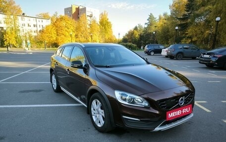 Volvo V60 Cross Country II, 2018 год, 2 150 000 рублей, 9 фотография