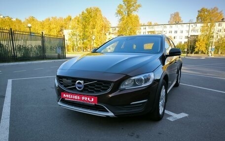 Volvo V60 Cross Country II, 2018 год, 2 150 000 рублей, 12 фотография