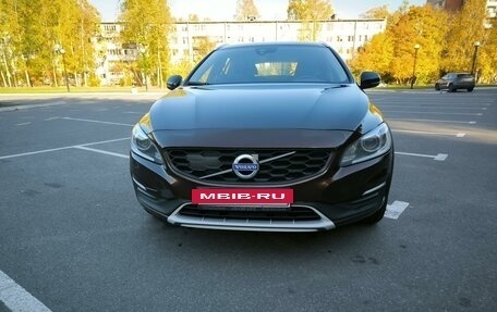 Volvo V60 Cross Country II, 2018 год, 2 150 000 рублей, 11 фотография