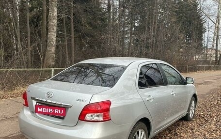 Toyota Yaris III рестайлинг, 2007 год, 750 000 рублей, 2 фотография